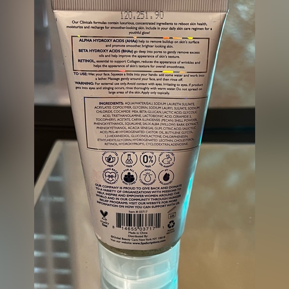 CLINICALS BY SPASCRIPTIONS DETOXIFYING FACIAL SCRUB WITH AHAS, BHAS & RETINOL - Picture 5 of 9
